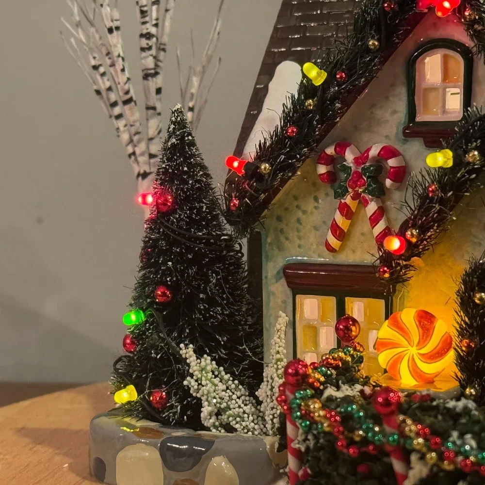 Department 56 The Peppermint House Snow Village Lighted Dept 56 w/ Box